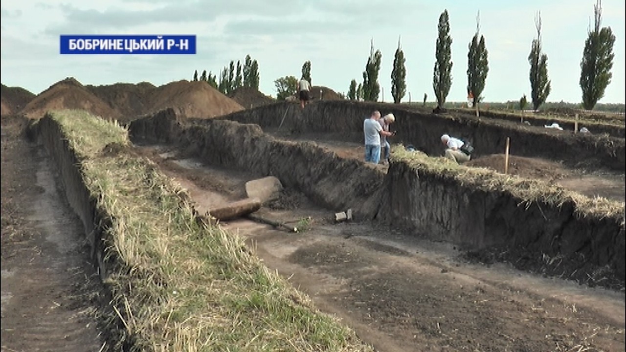 За три кілометри від села Златопілля Бобринецького району археологи розкопали куpган