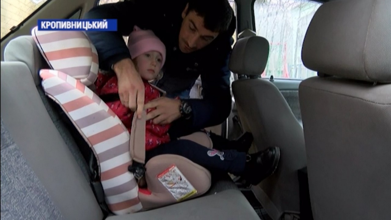 Від сьогодні за перевезення дитини без автокрісла - водії платитимуть щонайменше пів тисячі гривень штрафу