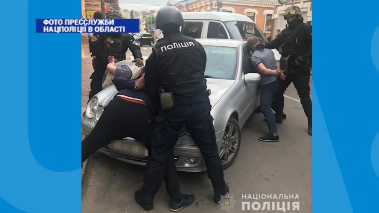 У Кропивницькому поліція затримала трьох чоловіків, яких підозрюють у скоєні крадіжок з автомобілів