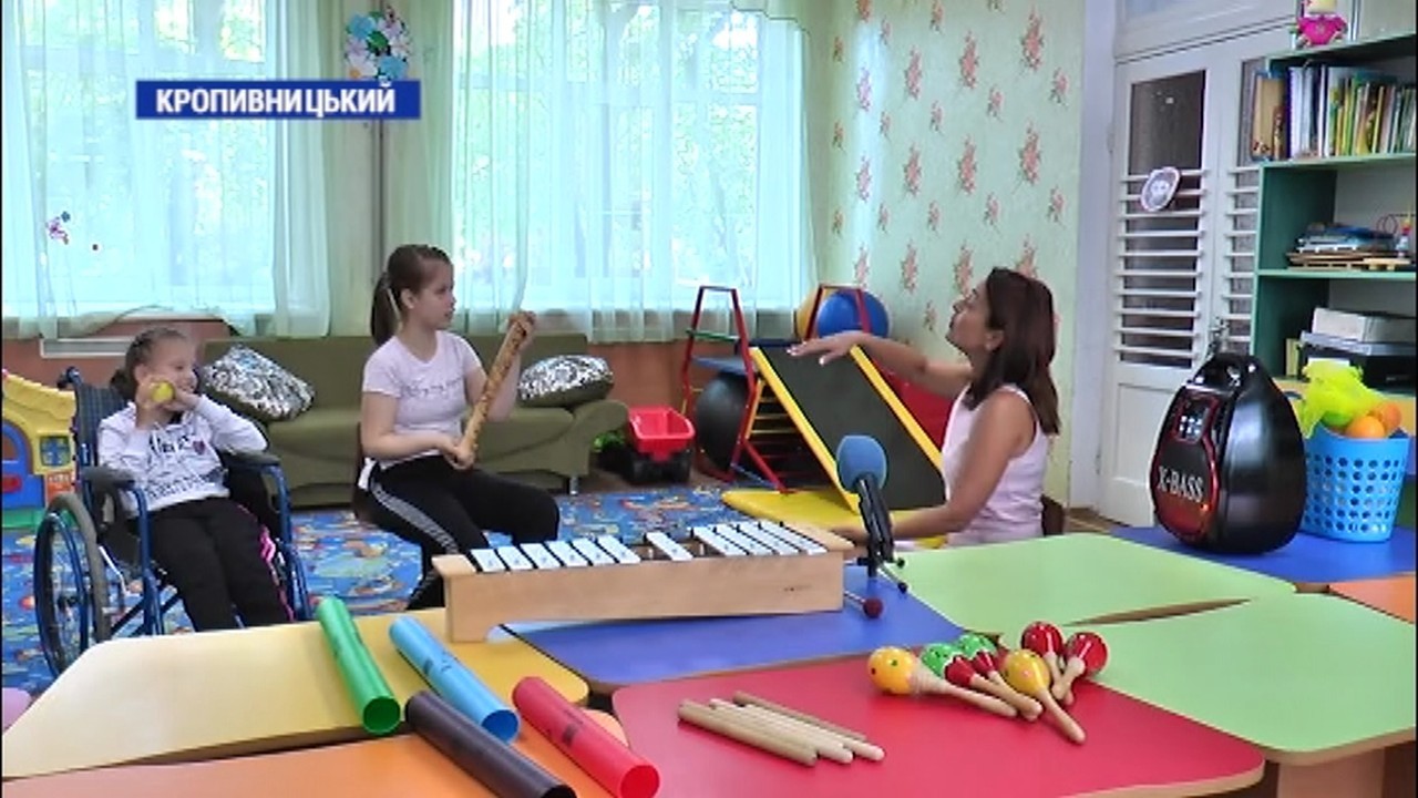 Терапію музикою застосовують  у кропивницькому Центрі для дітей із інвалідністю