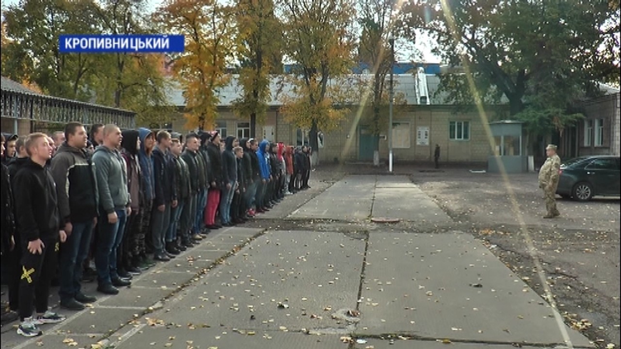 Шістдесят сім призовників відправлять сьогодні до військових частин України з Кропивницького