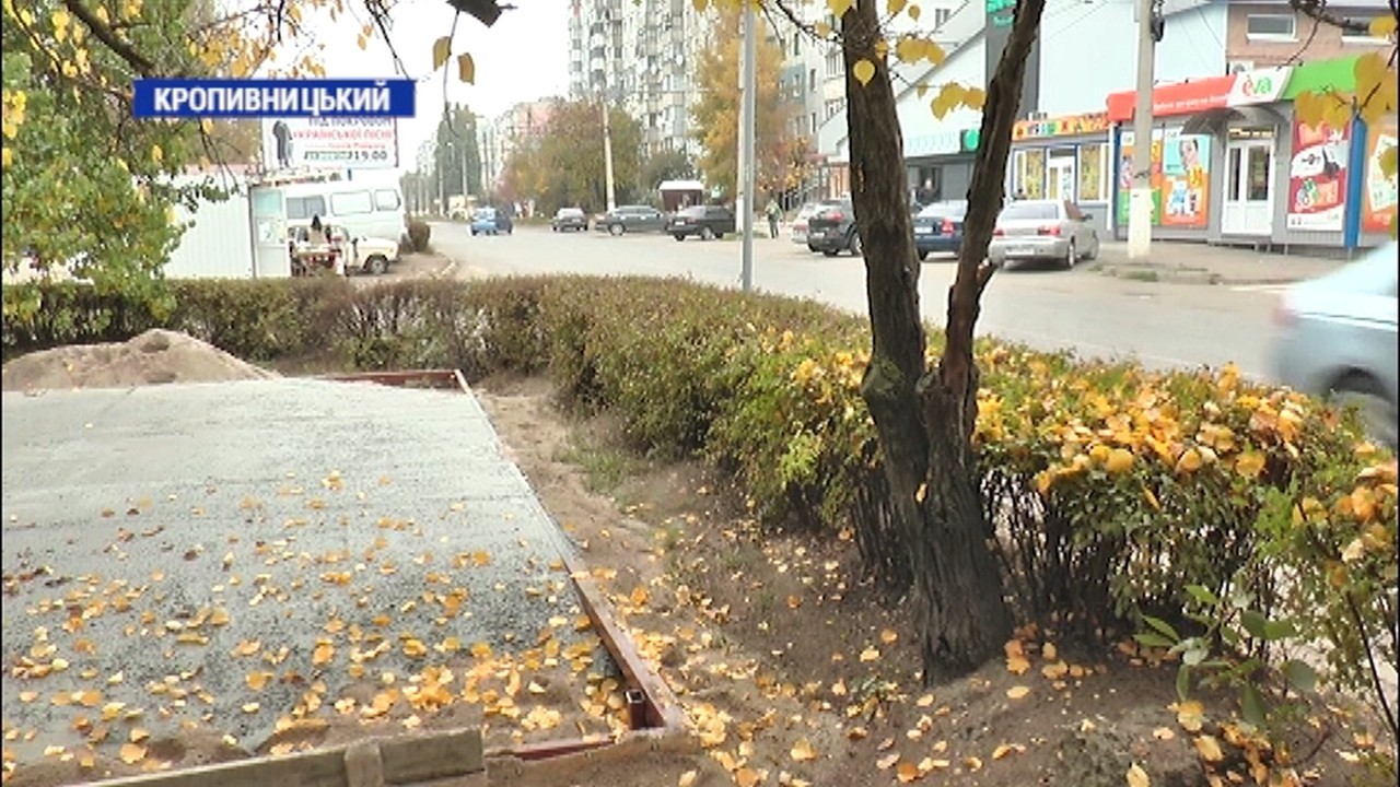У Кропивницькому на вулиці Жадова будівельники залили територію бетоном для майбутньої забудови