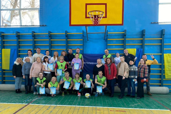 Команда UA: КРОПИВНИЦЬКИЙ провела товариську волейбольну зустріч з освітянами